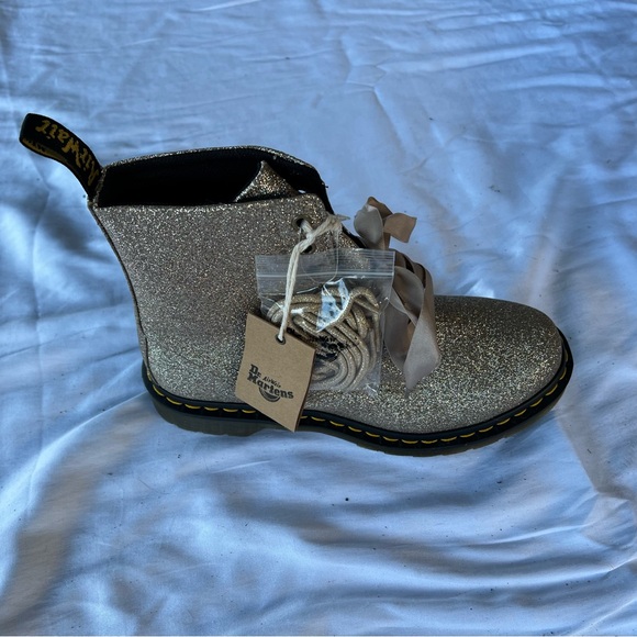 BNIB 10 GOLD DR MARTEN COMBAT BOOTS - Picture 3 of 6